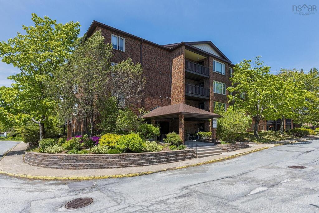 64 Cumberland Drive - 205